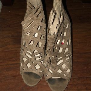 women’s size nine heel